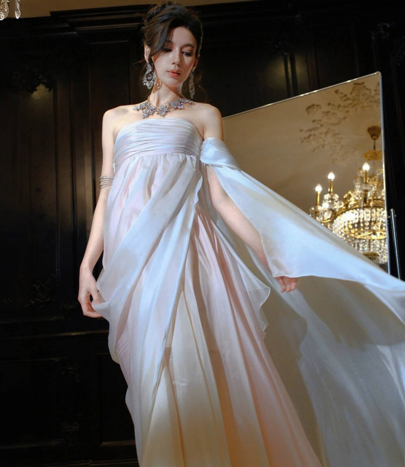 Evening Gown - Gaun Malam Tanpa Tali Berbahan Chiffon